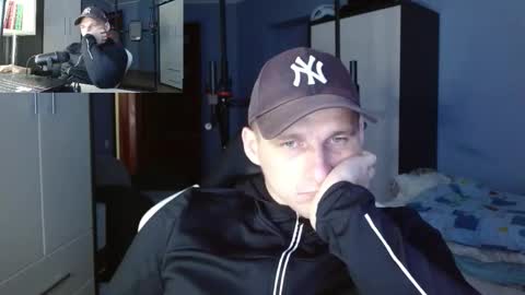 Snapshot of poliglotjoe chatting on 12, 10, 2025 Poliglot online show from 12, 10, 2025