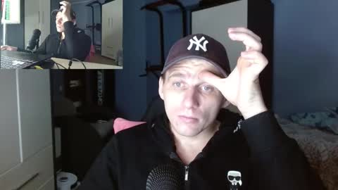 Snapshot of poliglotjoe chatting on 13, 11, 2025 Poliglot online show from 13, 11, 2025