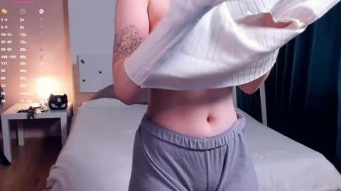 Snapshot of polly_dollie_ chatting on 8, 10, 2025 Renet online show from 8, 10, 2025