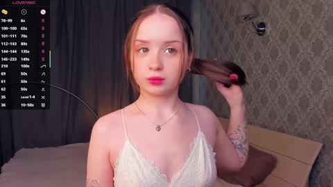 Snapshot of polly_dollie_ chatting on 22, 12, 2025 Renet online show from 22, 12, 2025