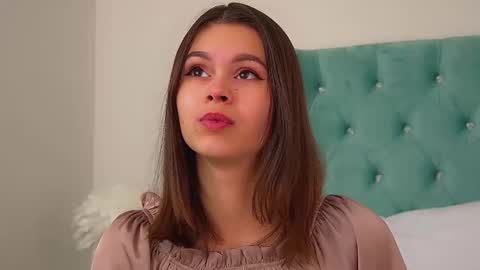 Polly online show from 1, 2, 2026