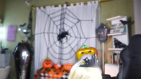 Snapshot of polvodeestrellas_ chatting on 26, 10, 2025 - Help me Reach 100 thumbs up online show from 26, 10, 2025