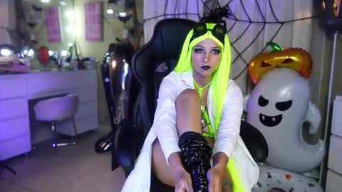 Snapshot of polvodeestrellas_ chatting on 29, 10, 2025 - Help me Reach 100 thumbs up online show from 29, 10, 2025