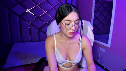 Snapshot of poly_sasha_ chatting on 24, 4, 2026 poly sasha online show from 24, 4, 2026