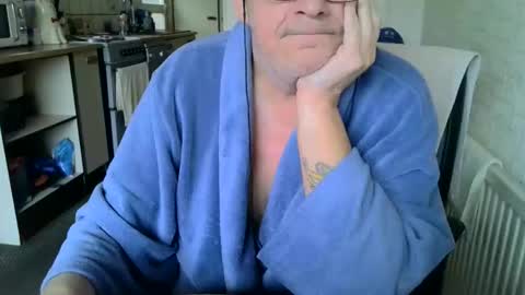 Snapshot of poshman65 chatting on 18, 12, 2025 poshman65 online show from 18, 12, 2025