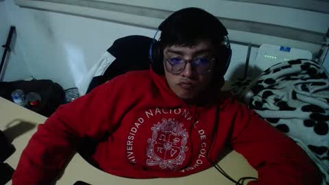 Snapshot of powerfulzeus2 chatting on 22, 9, 2025 powerfulzeus2 online show from 22, 9, 2025