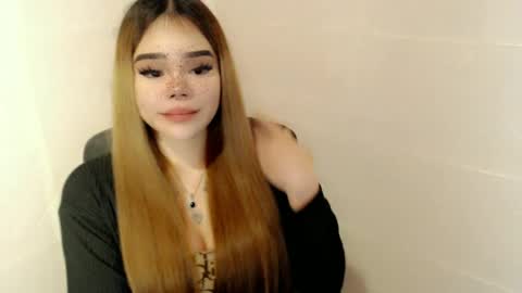 Snapshot of preciousangel69xxx chatting on 18, 5, 2026 MAXXINE online show from 18, 5, 2026