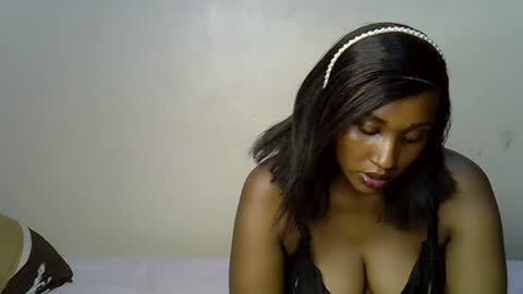 Snapshot of prettiekelly chatting on 8, 3, 2025 prettiekelly online show from 8, 3, 2025