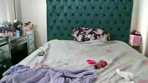 Yasmine pretty online show from 2, 2, 2026