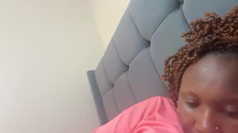 Snapshot of pretty_ellsie chatting on 9, 10, 2025 independent model online show from 9, 10, 2025