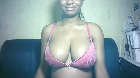 pretty_milan online show from 19, 12, 2025