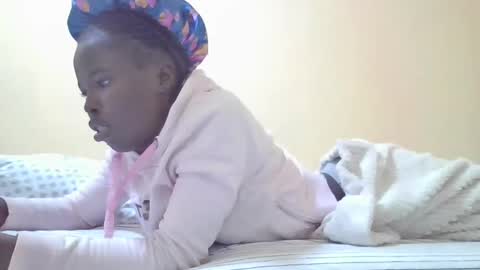 Snapshot of pretty_petite_ebony chatting on 25, 12, 2024 pretty_petite_ebony online show from 25, 12, 2024