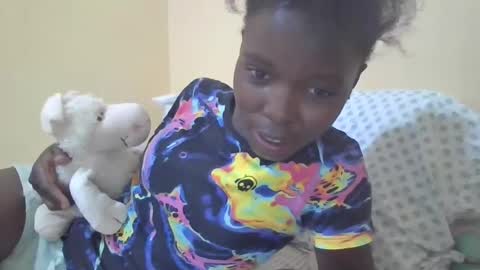 Snapshot of pretty_petite_ebony chatting on 6, 1, 2025 pretty_petite_ebony online show from 6, 1, 2025