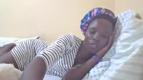 Snapshot of pretty_petite_ebony chatting on 12, 1, 2025 pretty_petite_ebony online show from 12, 1, 2025