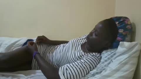 Snapshot of pretty_petite_ebony chatting on 12, 1, 2025 pretty_petite_ebony online show from 12, 1, 2025