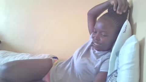 Snapshot of pretty_petite_ebony chatting on 22, 1, 2025 pretty_petite_ebony online show from 22, 1, 2025