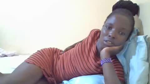 Snapshot of pretty_petite_ebony chatting on 14, 2, 2025 pretty_petite_ebony online show from 14, 2, 2025