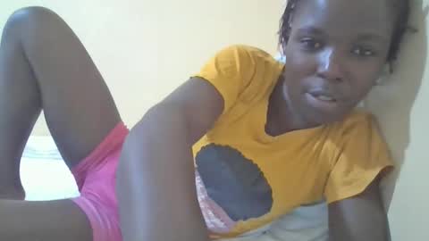 Snapshot of pretty_petite_ebony chatting on 6, 3, 2025 pretty_petite_ebony online show from 6, 3, 2025