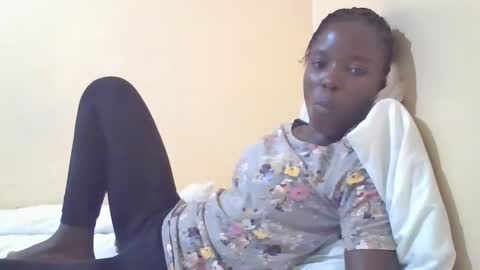 Snapshot of pretty_petite_ebony chatting on 8, 3, 2025 pretty_petite_ebony online show from 8, 3, 2025