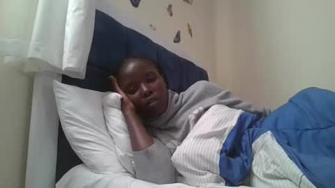 Snapshot of pretty_petite_ebony chatting on 21, 9, 2025 pretty_petite_ebony online show from 21, 9, 2025