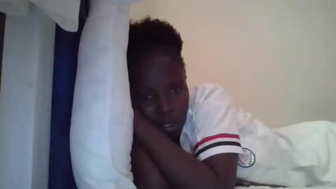 Snapshot of pretty_petite_ebony chatting on 16, 10, 2025 pretty_petite_ebony online show from 16, 10, 2025