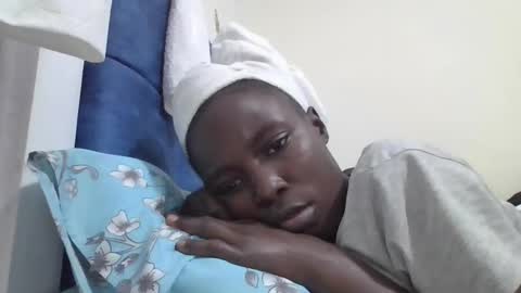 Snapshot of pretty_petite_ebony chatting on 21, 10, 2025 pretty_petite_ebony online show from 21, 10, 2025