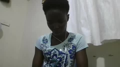 Snapshot of pretty_petite_ebony chatting on 29, 10, 2025 pretty_petite_ebony online show from 29, 10, 2025