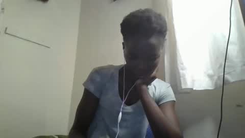 Snapshot of pretty_petite_ebony chatting on 31, 10, 2025 pretty_petite_ebony online show from 31, 10, 2025