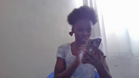 Snapshot of pretty_petite_ebony chatting on 14, 11, 2025 pretty_petite_ebony online show from 14, 11, 2025