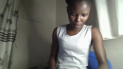 Snapshot of pretty_petite_ebony chatting on 19, 11, 2025 pretty_petite_ebony online show from 19, 11, 2025