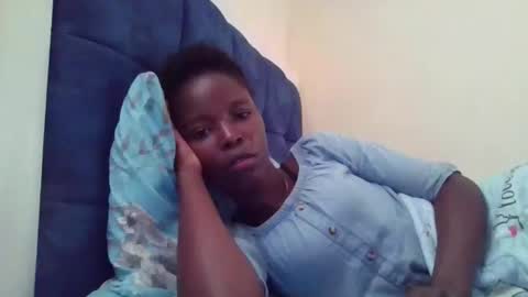 Snapshot of pretty_petite_ebony chatting on 23, 11, 2025 pretty_petite_ebony online show from 23, 11, 2025