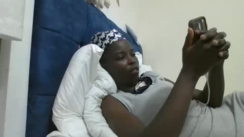 Snapshot of pretty_petite_ebony chatting on 27, 11, 2025 pretty_petite_ebony online show from 27, 11, 2025