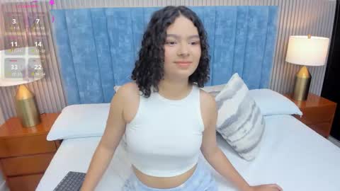 Snapshot of pretty_sunlight_ chatting on 21, 10, 2025 Daisy Flower online show from 21, 10, 2025