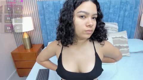 Snapshot of pretty_sunlight_ chatting on 28, 10, 2025 Daisy Flower online show from 28, 10, 2025