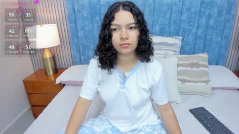 Snapshot of pretty_sunlight_ chatting on 30, 10, 2025 Daisy Flower online show from 30, 10, 2025