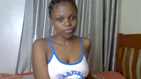 Snapshot of prettybabe02 chatting on 2, 10, 2025 SaraCattra online show from 2, 10, 2025