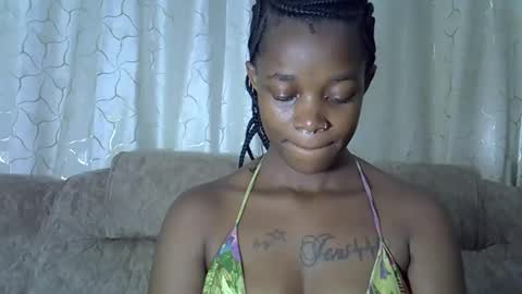 Snapshot of prettycandy4 chatting on 2, 11, 2025 prettycandy4 online show from 2, 11, 2025