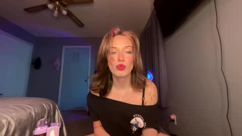 Snapshot of prettyfantasiez chatting on 8, 1, 2025 Cutie With a Booty online show from 8, 1, 2025