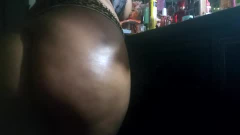 Snapshot of prettylips3 chatting on 5, 3, 2025 Mona Red online show from 5, 3, 2025