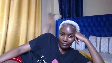 Snapshot of prettyquee chatting on 19, 5, 2026 sasha online show from 19, 5, 2026