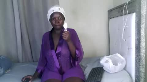 Snapshot of prettysmiles1 chatting on 28, 9, 2025 prettysmiles1 online show from 28, 9, 2025