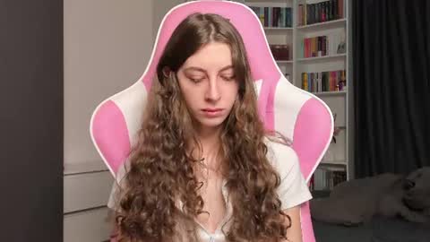 Snapshot of prettysomething chatting on 6, 7, 2026 Sophie next stream will be at Monday i will wait you guys online show from 6, 7, 2026