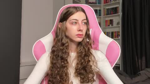 Snapshot of prettysomething chatting on 17, 7, 2026 Sophie next stream will be at Monday i will wait you guys online show from 17, 7, 2026