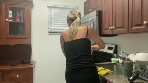 Snapshot of prettyyykittyyy22 chatting on 13, 11, 2025 prettyyykittyyy22 online show from 13, 11, 2025