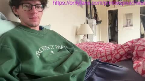 Snapshot of princespeaches chatting on 28, 10, 2025 Peaches online show from 28, 10, 2025