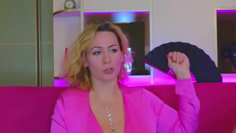 Kira and Paul online show from 11, 11, 2025