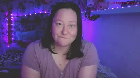 Lux Alot Luxi online show from 22, 9, 2025