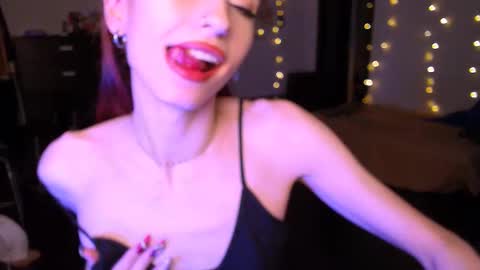 Snapshot of pufpufog chatting on 5, 3, 2025 EsteticHouse online show from 5, 3, 2025