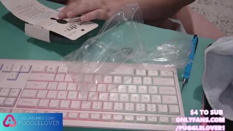 Snapshot of pugglelover chatting on 26, 2, 2025 Puggie - online show from 26, 2, 2025