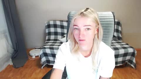 Snapshot of puma_ma chatting on 16, 11, 2025 Polly online show from 16, 11, 2025